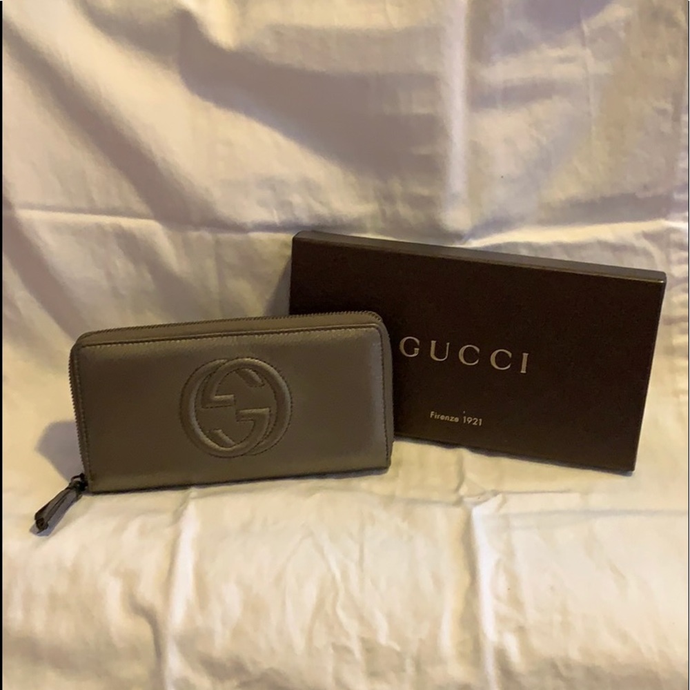 Gucci zip around wallet